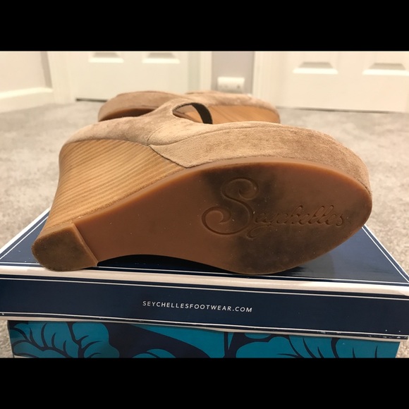 Seychelles Down to the Wire Taupe Suede Wedge, Sz7 - Picture 5 of 7